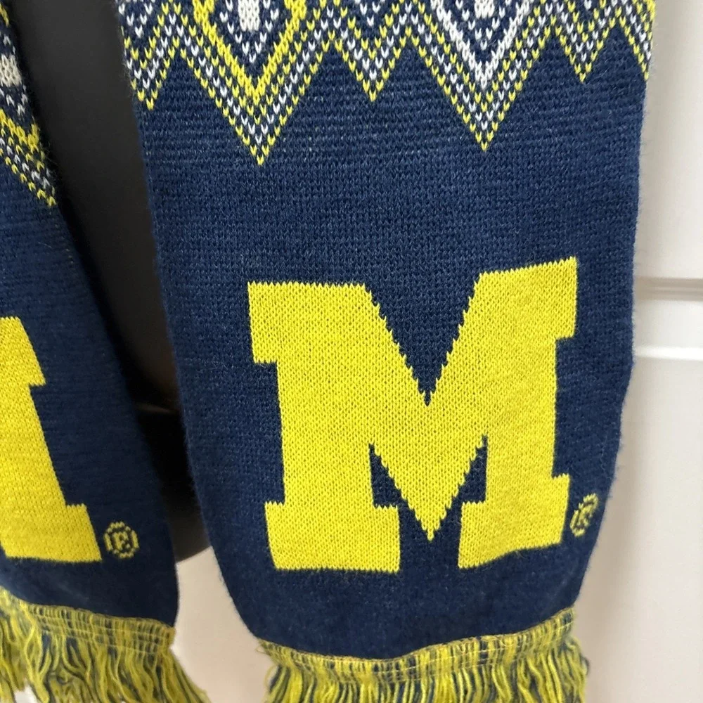Forever Collectibles Michigan‎ Wolverines Scarf Spell Out Snowflake Scarf